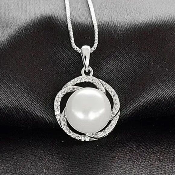Ladies Elegant Platinum Pearl Necklace